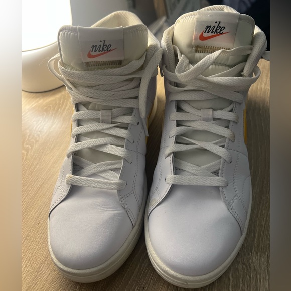 Limited Edition Nike Hightop Sneaker - Picture 2 of 9